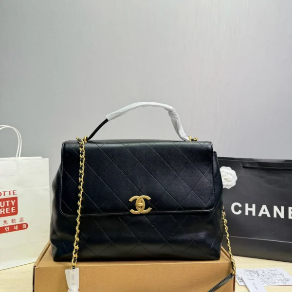 CHANEL0048-01 Chanel Chanel 25 Gold Chain Leather Crossbody Bag