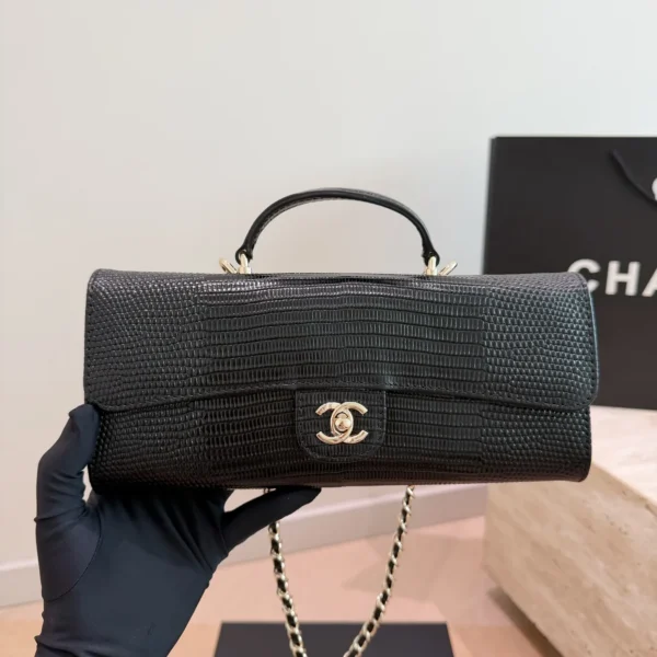 CHANEL0064-01 Chanel Gold Chain Clutch Bag
