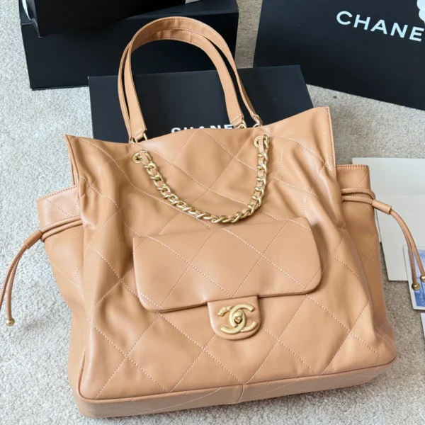Chanel Chanel 25 Lambskin Tote Bag Style 0174