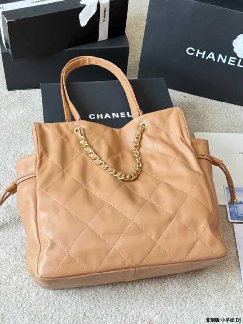 Chanel Chanel 25 Lambskin Tote Bag Style 0174