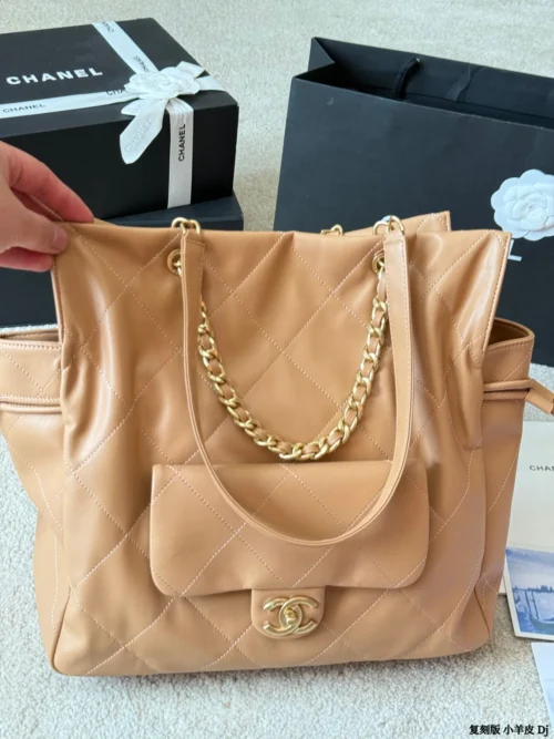 Chanel Chanel 25 Lambskin Tote Bag Style 0174