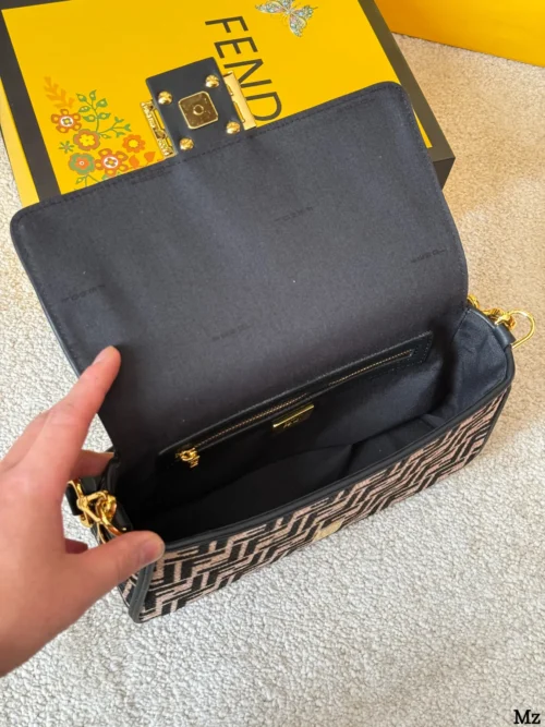 Fendi Baguette Bag Style 0101