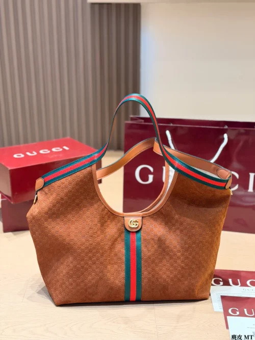 Gucci GG Supreme Brown Monogram Leather Card Holder