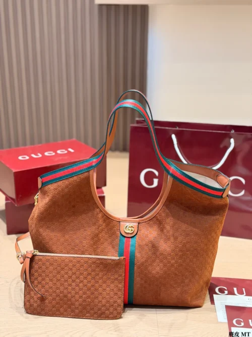 Gucci GG Supreme Brown Monogram Leather Card Holder
