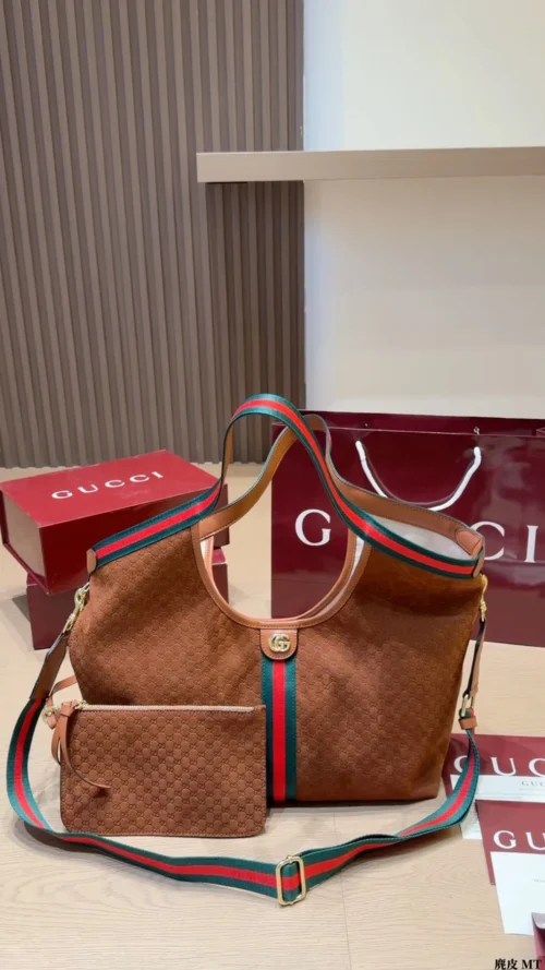 Gucci GG Supreme Brown Monogram Leather Card Holder