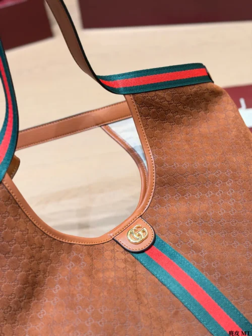Gucci GG Supreme Brown Monogram Leather Card Holder