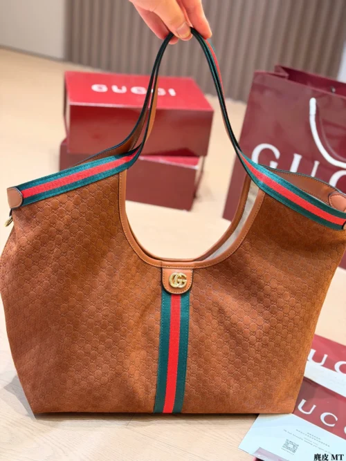 Gucci GG Supreme Brown Monogram Leather Card Holder