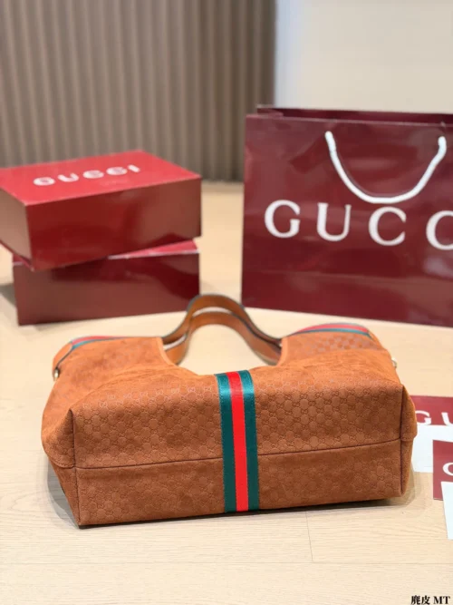 Gucci GG Supreme Brown Monogram Leather Card Holder