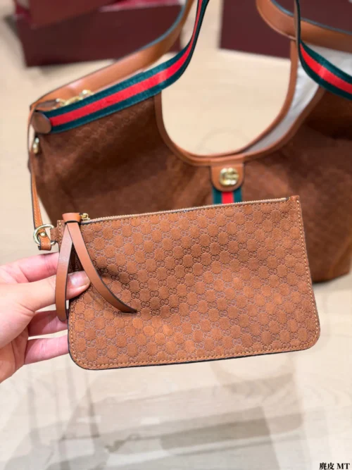 Gucci GG Supreme Brown Monogram Leather Card Holder