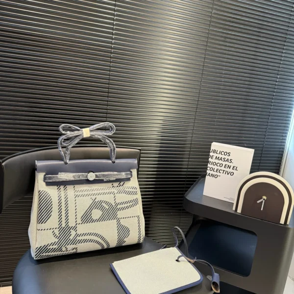 HERMES0116-01 Hermes Herbag Oversized Bag