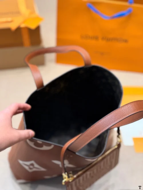 Louis Vuitton White Leather Top Handle Bag