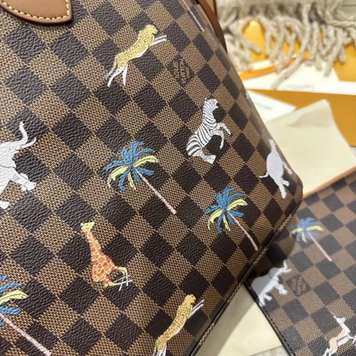 Louis Vuitton Neverfull Tote Bag