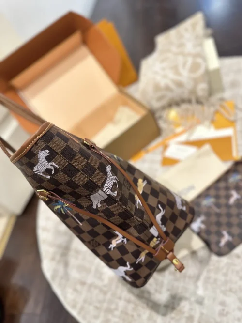 Louis Vuitton Neverfull Tote Bag