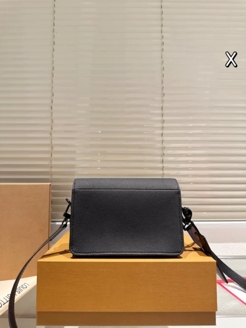 Louis Vuitton Monogram Canvas Messenger Bag