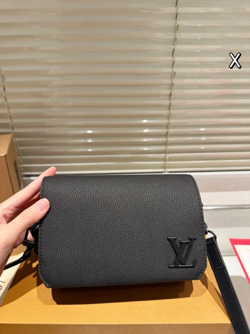 Louis Vuitton Monogram Canvas Messenger Bag