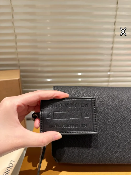 Louis Vuitton Monogram Canvas Messenger Bag