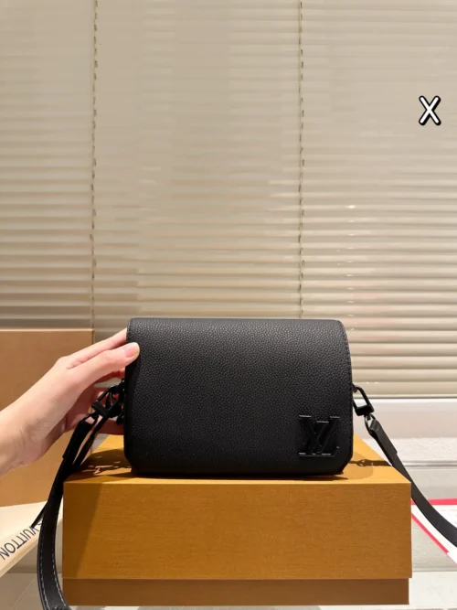 Louis Vuitton Monogram Canvas Messenger Bag