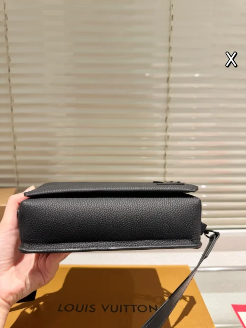 Louis Vuitton Monogram Canvas Messenger Bag