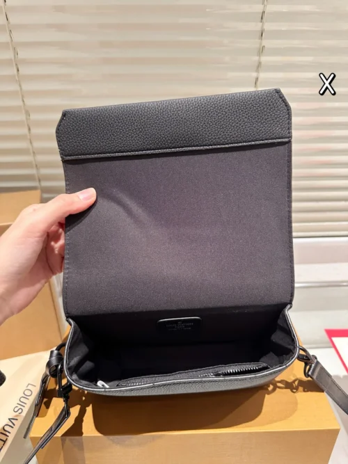 Louis Vuitton Monogram Canvas Messenger Bag