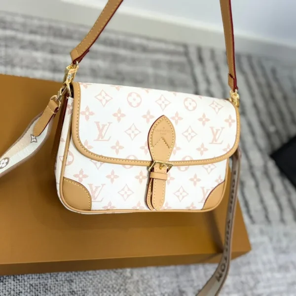 LV0121-01 Louis Vuitton Diane Baguette Bag Style 0121