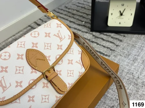 Louis Vuitton Diane Baguette Bag Style 0121