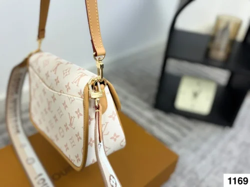 Louis Vuitton Diane Baguette Bag Style 0121