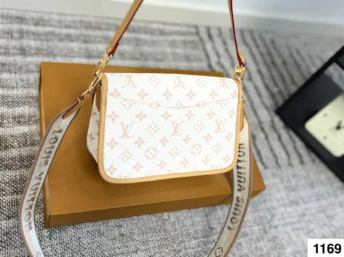 Louis Vuitton Diane Baguette Bag Style 0121