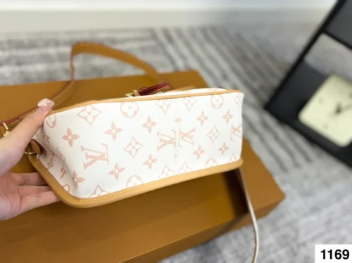 Louis Vuitton Diane Baguette Bag Style 0121
