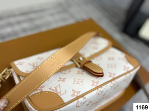 Louis Vuitton Diane Baguette Bag Style 0121