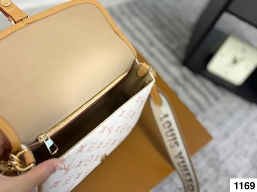 Louis Vuitton Diane Baguette Bag Style 0121