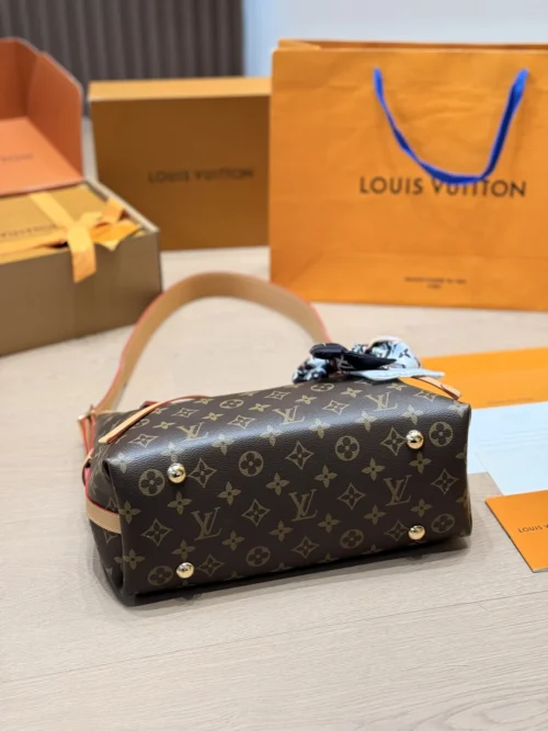 Louis Vuitton CarryAll Leather Bag Style 0200