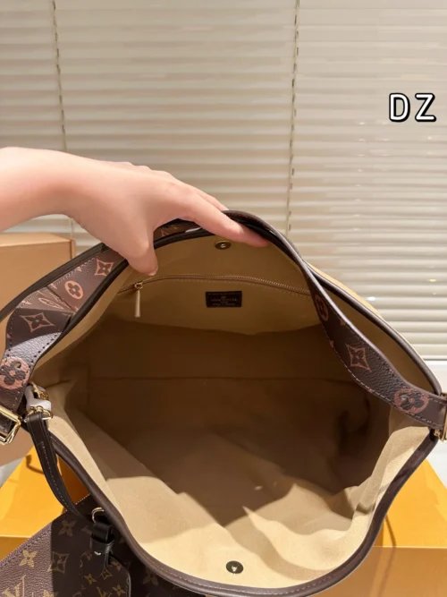 Louis Vuitton CarryAll Suede Crossbody Bag Style 0206