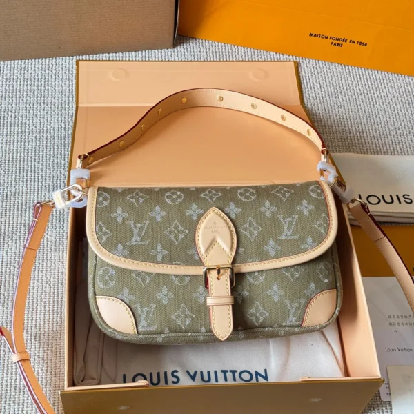 LV0251-01 Louis Vuitton Diane Baguette Bag Style 0251