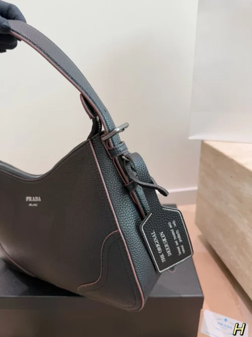 Prada Tote Bag Style 0136