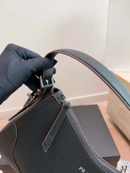 Prada Tote Bag Style 0136